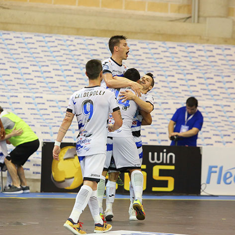 Calcio a 5, playoff: l’Acqua&Sapone conquista gara 3