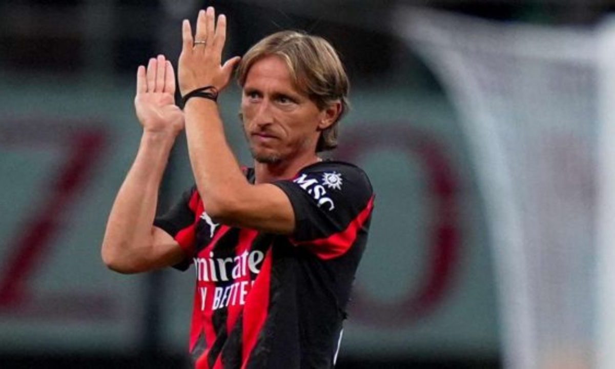 Modric gela il Milan: a giugno una nuova squadra | Indiscrezione pesantissima e tifosi in lacrime