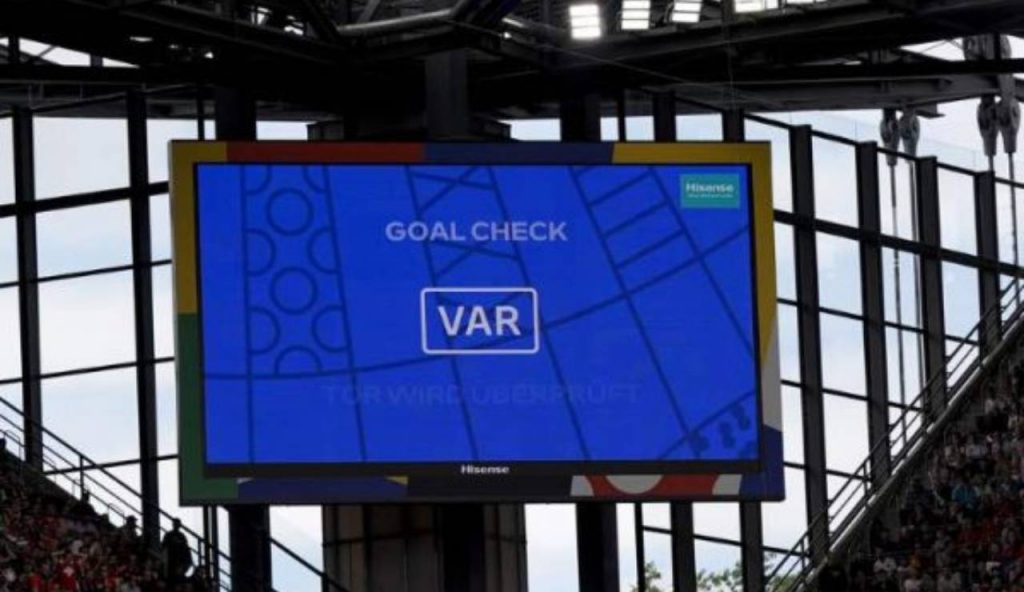 NAPOLI, È COME JUVE E MILAN: “Questa roba è incommentabile” I Durissimo sfido nel post-match I Ecco con chi ce l’hanno