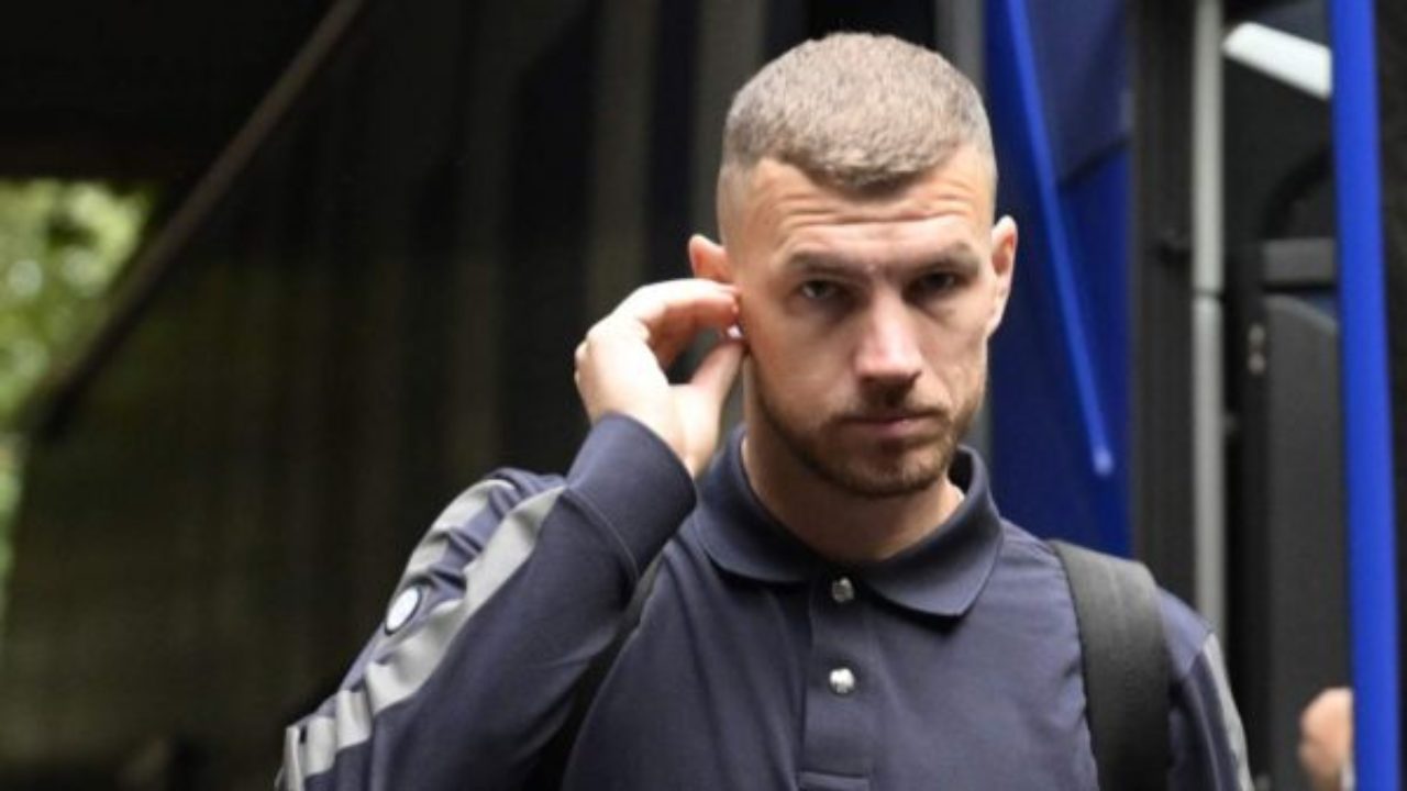 Edin Dzeko, altro giro altra corsa | Nuova squadra per l’ex Roma: indosserà questi colori